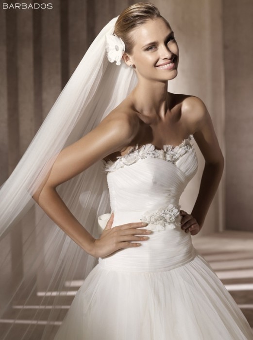 Pronovias modello Barbados da collezione Glamour 2012 - Foto da theknottybride.com