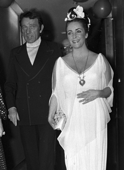 Liz Taylor con Burton foto Fairchild Archive