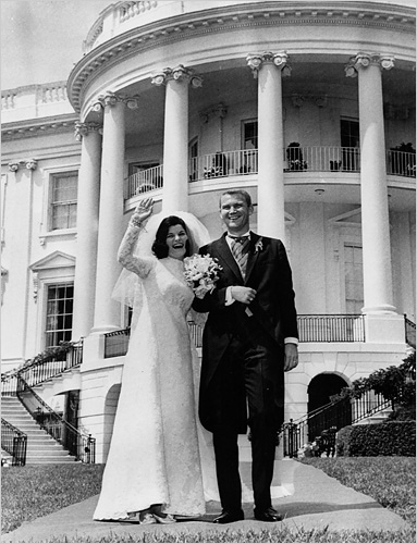 Lucy Johnson nozze con Pat Nugent in abito Priscilla of Boston 1965