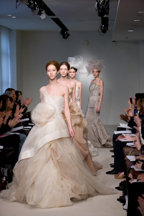 Sfilata Vera Wang Primavera 2012 - Foto da weddingbellsblog.com
