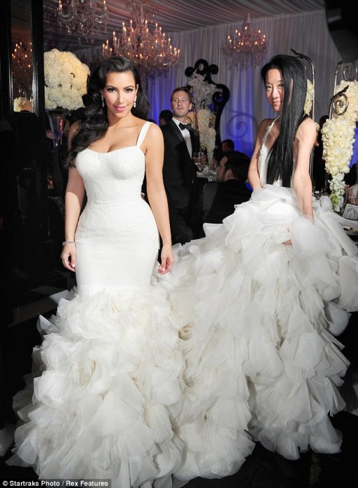 Kim Kardashian indossa il secondo abito da sposa accompagnata da Vera Wang