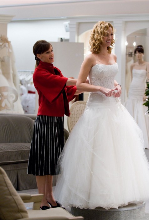 Lisa Kudrow in Pnina Tornai nel film P.S. I Love You