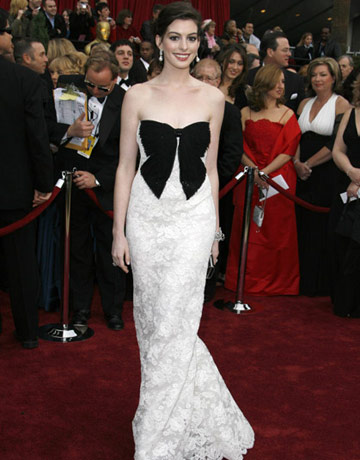 Anne Hathaway agli Oscar 2007 - Foto ROBERTO SCHMIDT/AFP/Getty Images Anne Hathaway agli Oscar 2007 - Foto ROBERTO SCHMIDT/AFP/Getty Images
