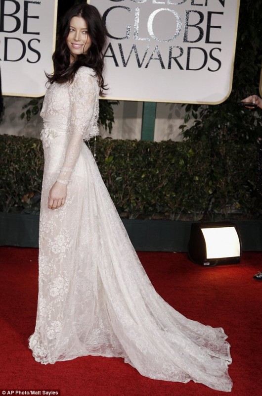 Jessica Biel in Elie Saab ai Golden Globe 2012 - foto AP