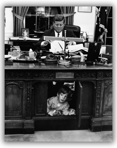 John John con il padre JFK nello Studio Ovale