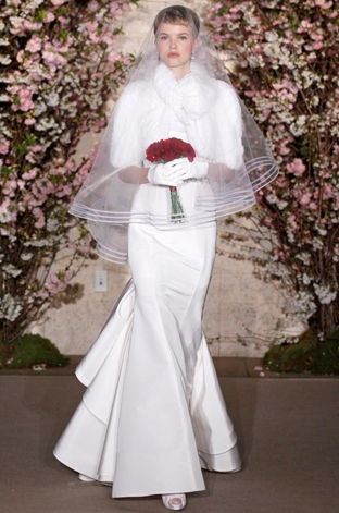 Oscar de la Renta Primavera 2012 con velo in tulle corto