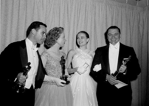 Oscar 1956: da sin. Jack Lemmon, Jo Van Fleet, Grace Kelly e Ernest Borgnine Oscar 1956: da sin. Jack Lemmon, Jo Van Fleet, Grace Kelly e Ernest Borgnine