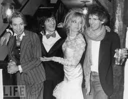 Nozze Ronnie e Jo Wood con i testimoni Charlie Watts e Keith Richards - foto Life