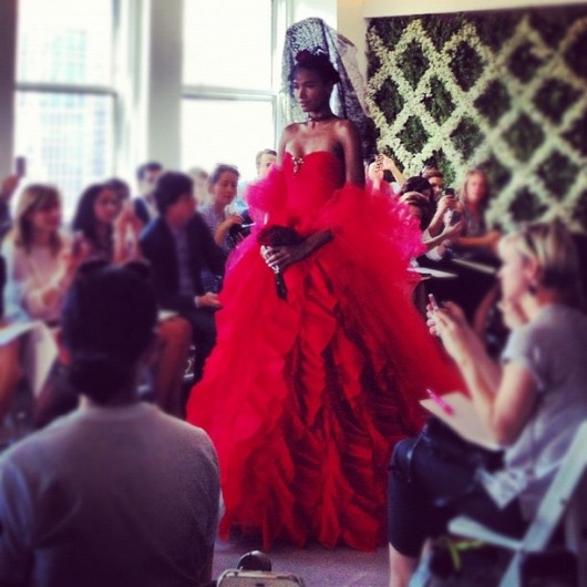 abito da sposa rosso Spring 2013 Oscar de la Renta