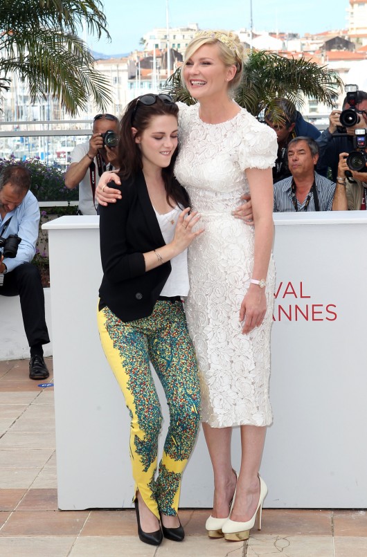 Kirsten Dunst in D&G e Kristen Stewart, Cannes Film Festival, 22.5.12, Foto Getty