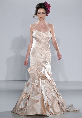 Abito da sposa rosa Ian Stuart 2013 Supernova foto marthastewartweddings