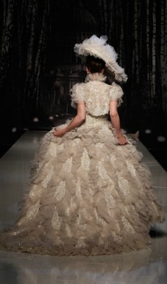 abito da sposa Folies Bergere Supernova Ian Stuart 2013 Collection Photo White Gallery