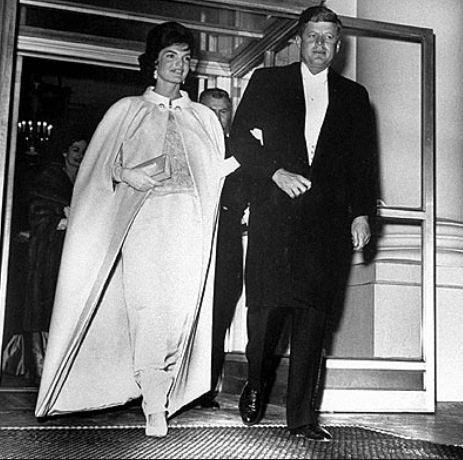 Jackie Kennedy e John Fitzgerald Kennedy Inaugural ball gown 1961 Photo People