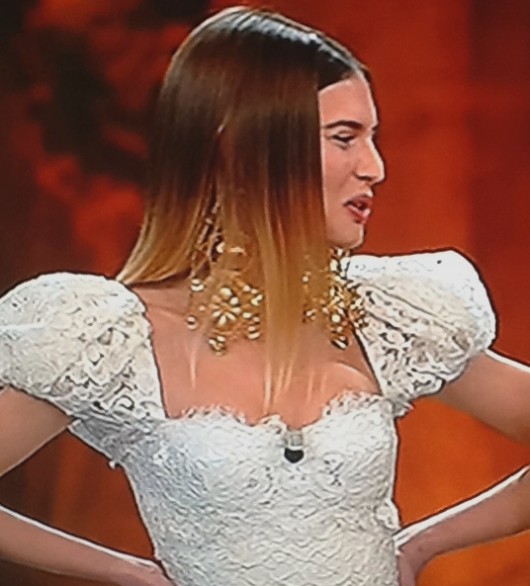 Bianca Balti in abito bianco Dolce & Gabbana a Sanremo 2013