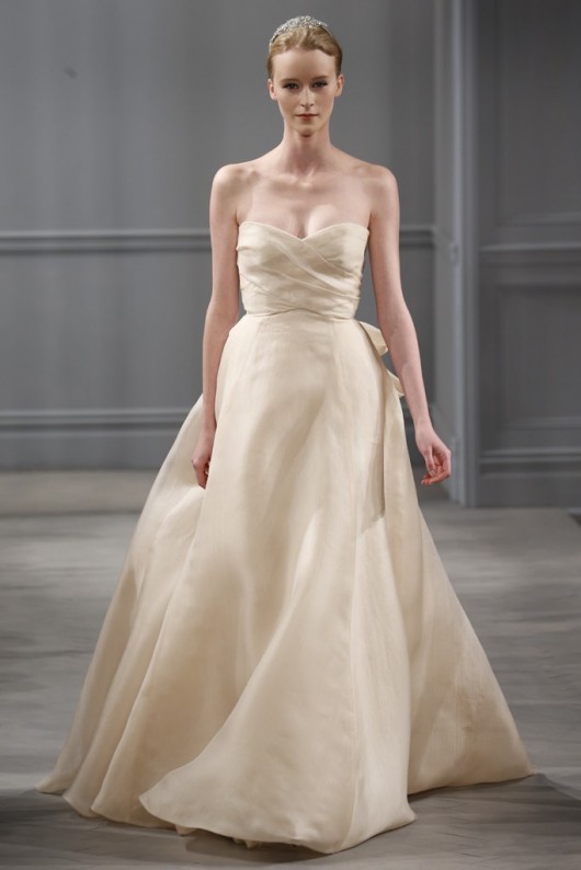 abito da sposa Monique Lhuillier Spring 2014 foto George Chinsee