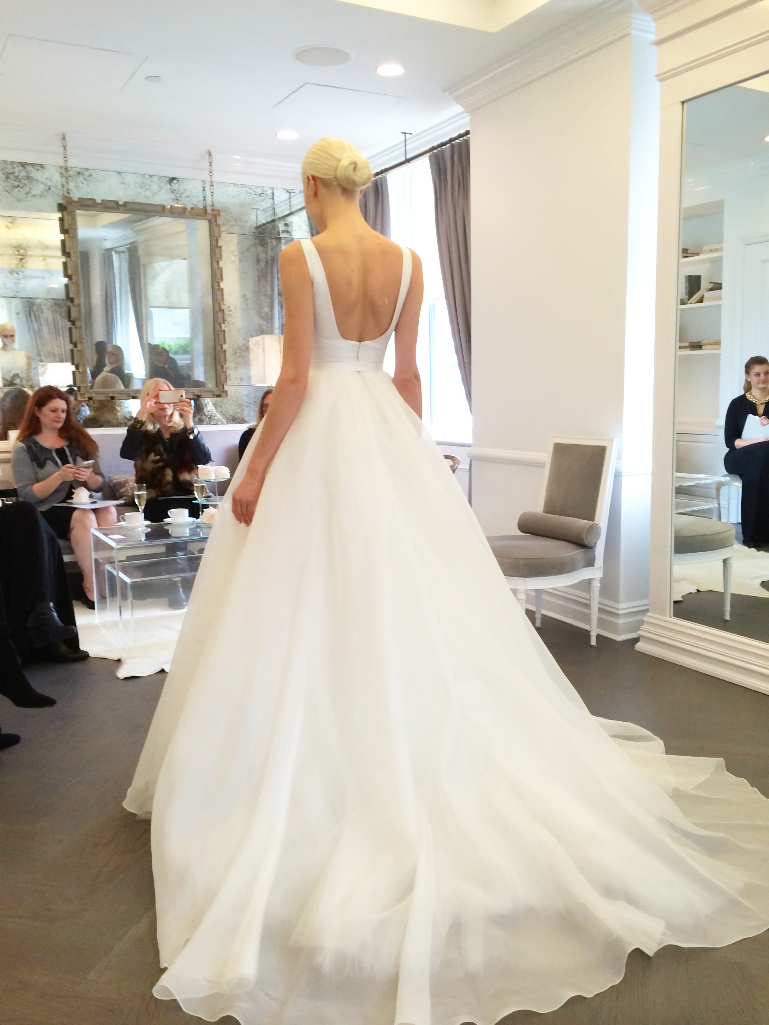 abito da sposa Legends Romona Keveza Fall 2015 foto perfectweddingguide.com