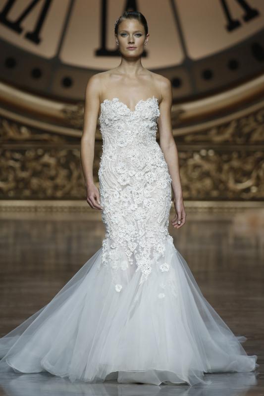 Atelier Pronovias 2016 Veranda da 7.750 euro Atelier Pronovias 2016 Veranda da 7.750 euro