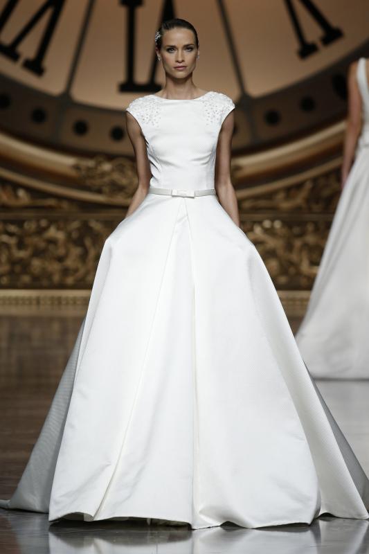 Atelier Pronovias 2016 Vela Vela da 3.800 euro