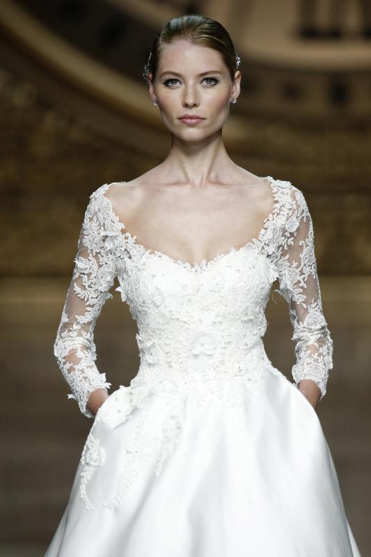 Atelier Pronovias 2016 Versal Atelier Pronovias 2016 Versal da 5.950 euro