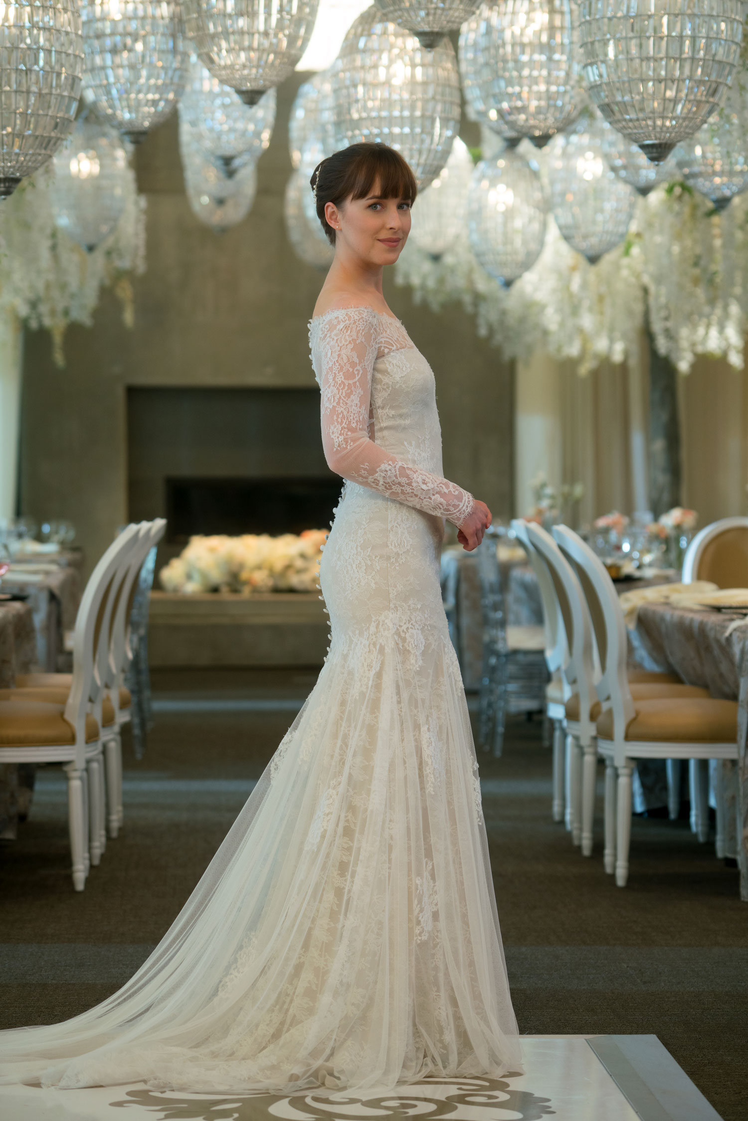monique-lhuillier-sposa-spring-2019-grey-per-dakota-johnson-3