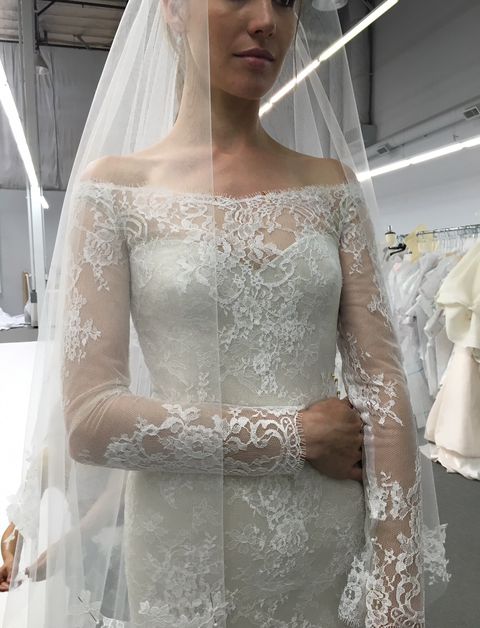 monique-lhuillier-sposa-spring-2019-grey-per-dakota-johnson-dtl