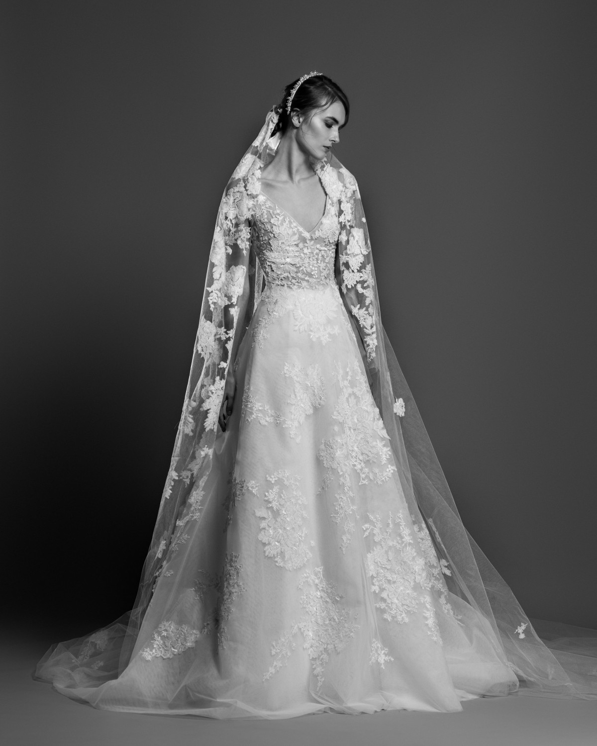 abito da sposa georges-hobeika-spring 2019 con velo ricamato