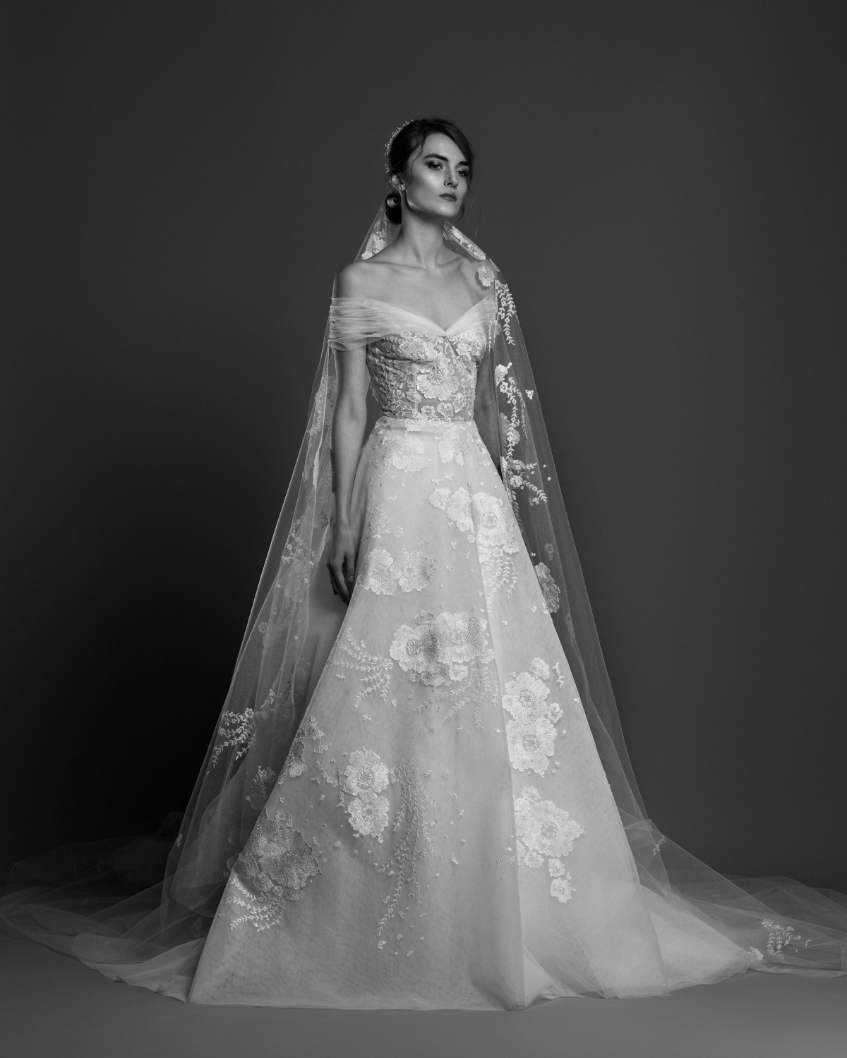 abito da sposa georges-hobeika-spring 2019 ricamato con velo