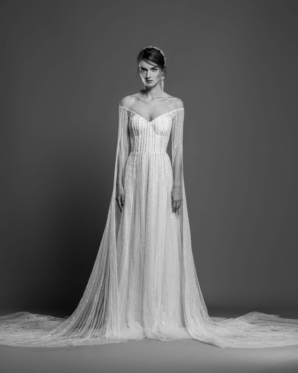 abito da sposa georges-hobeika-spring 2019 con maniche a mantella