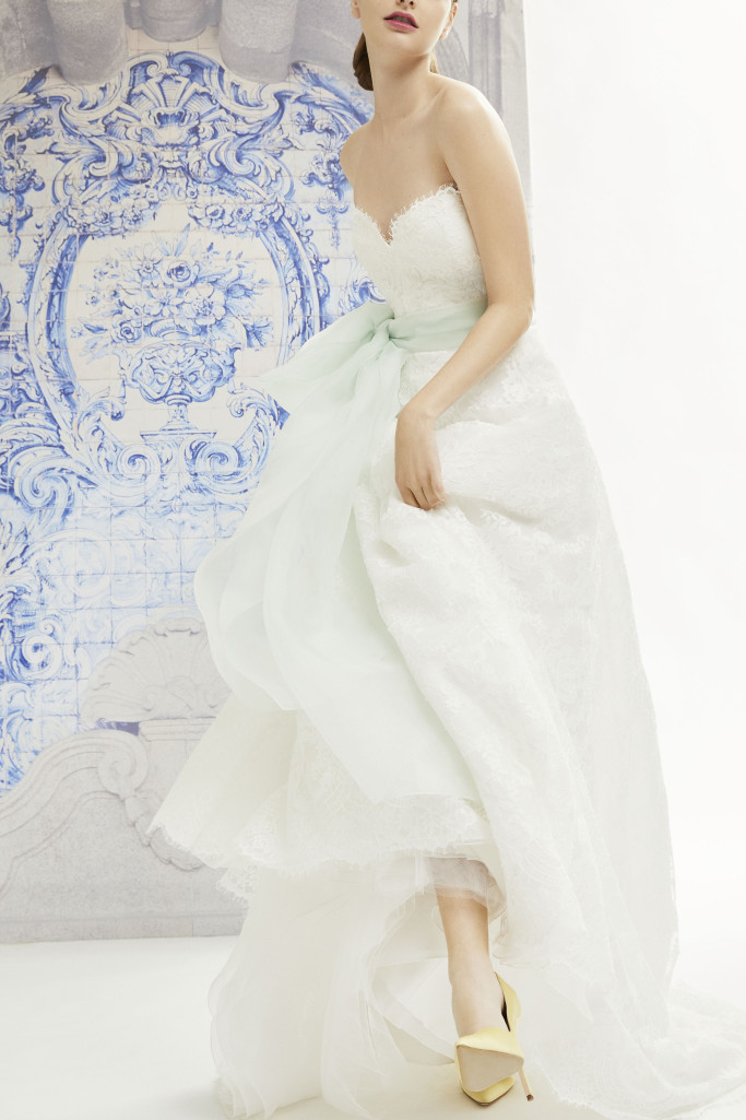abito da sposa con scollo a cuore carolina-herrera-fall-2019
