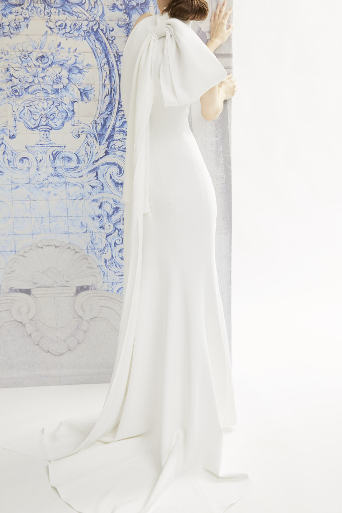 abito da sposa con fiocco carolina-herrera-fall-2019