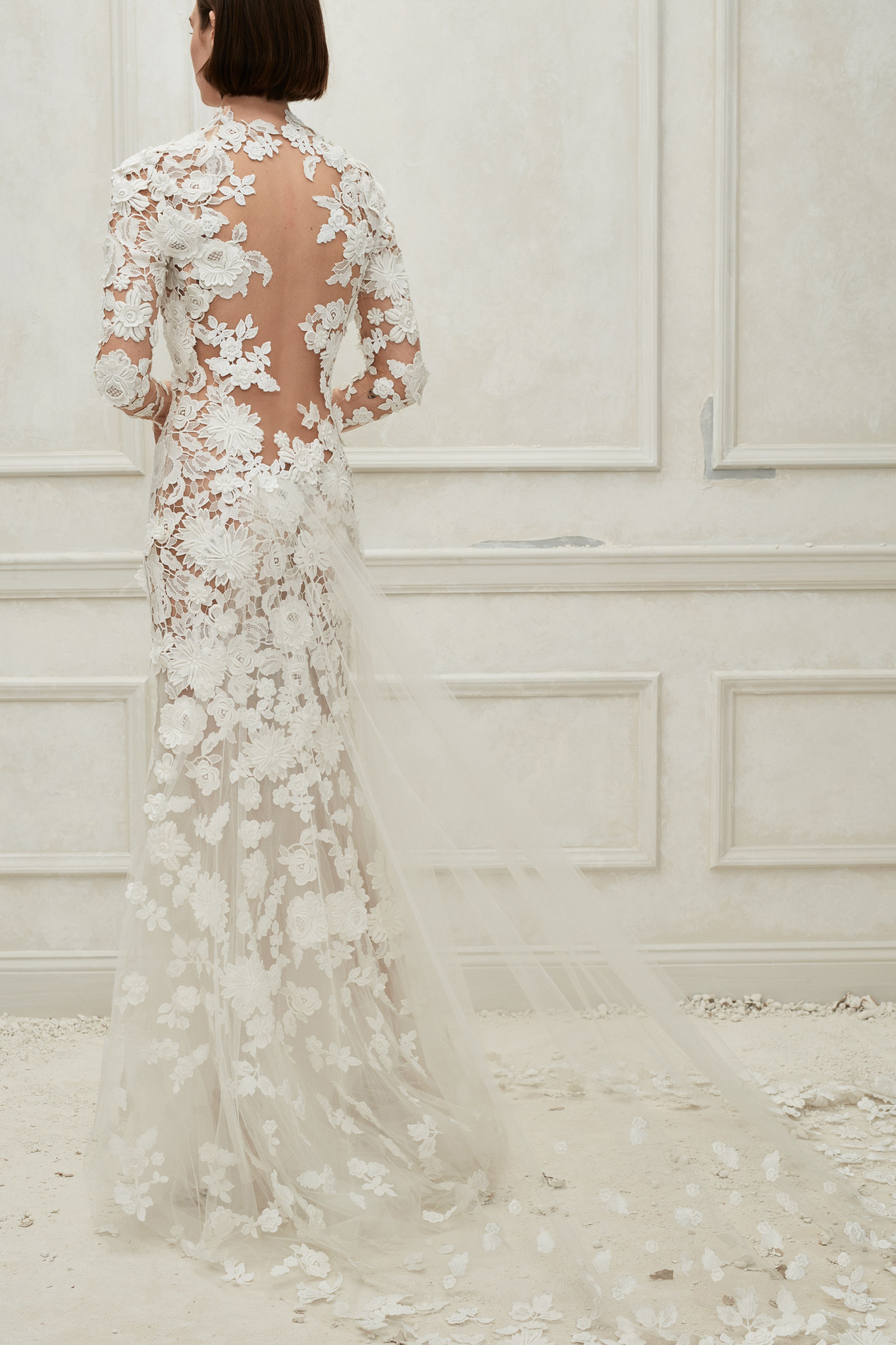 abito da sposa con ricami floreali oscar-de-la-renta-fall-2019