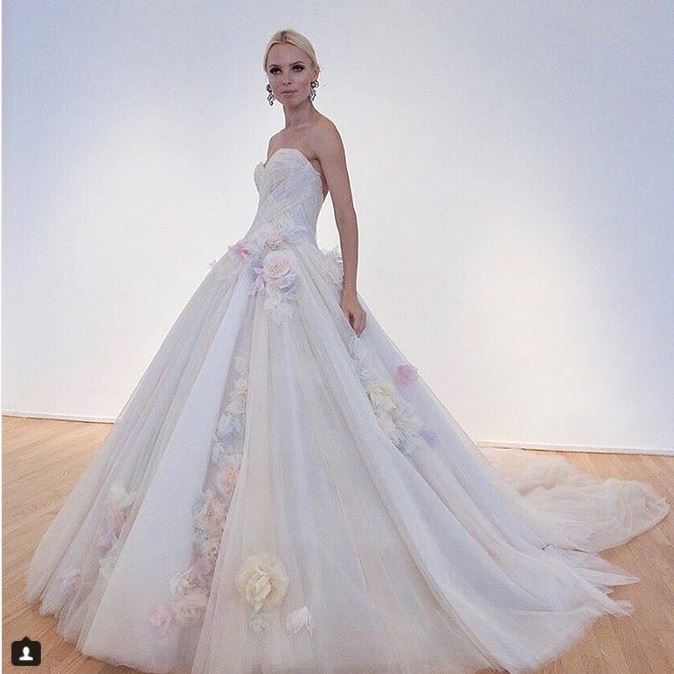 abito da sposa con fiori colorati ines-di-santo-fall-2019