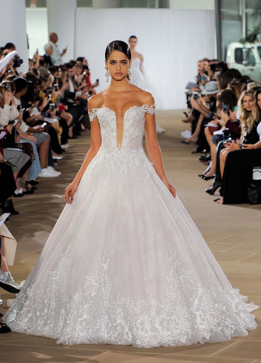 abito da sposa ines-di-santo-fall-2019 da principessa
