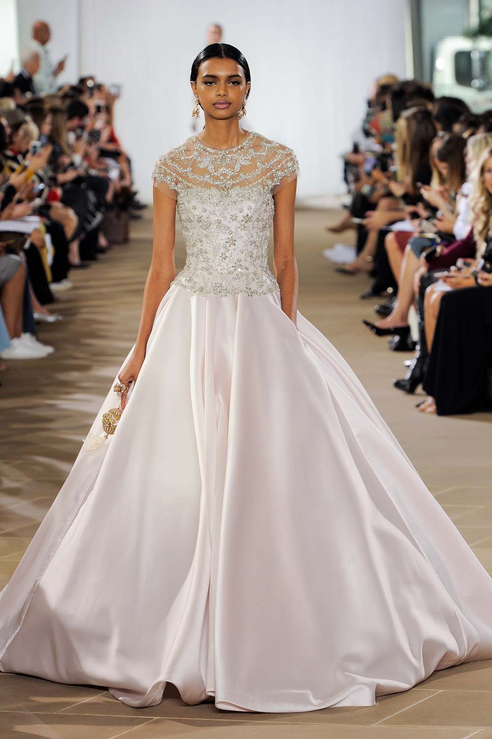 abito da sposa ines-di-santo-fall-2019 con cristalli