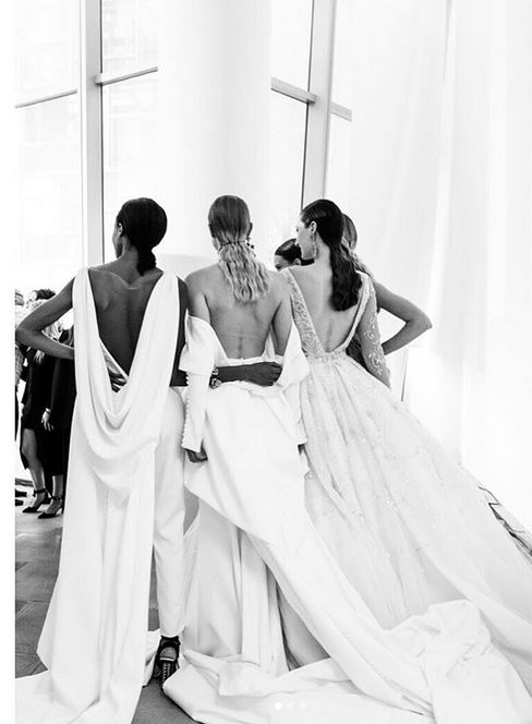 abito da sposa ines-di-santo-fall-2019 con schiena aperta