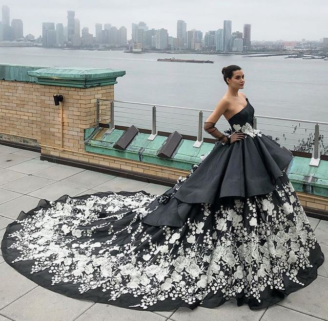 abito da sposa bianco e nero ines-di-santo-fall-2019