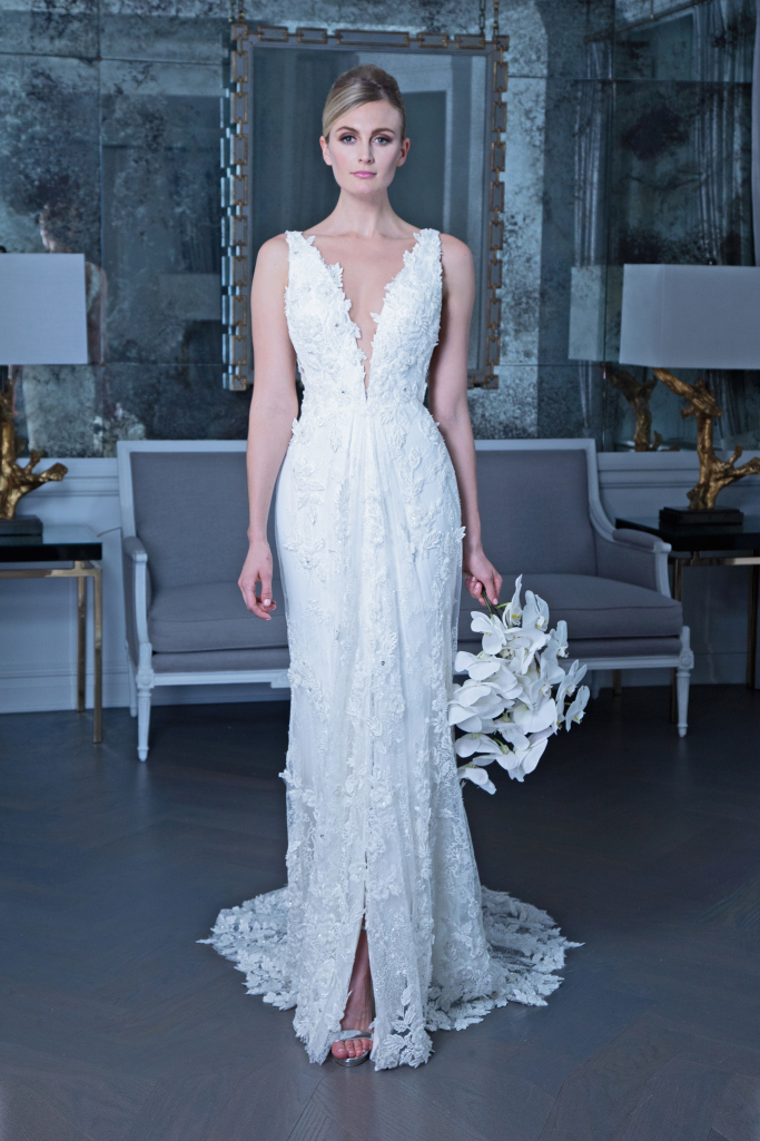 abito da sposa con ricami floreali Romona Keveza Fall 2019