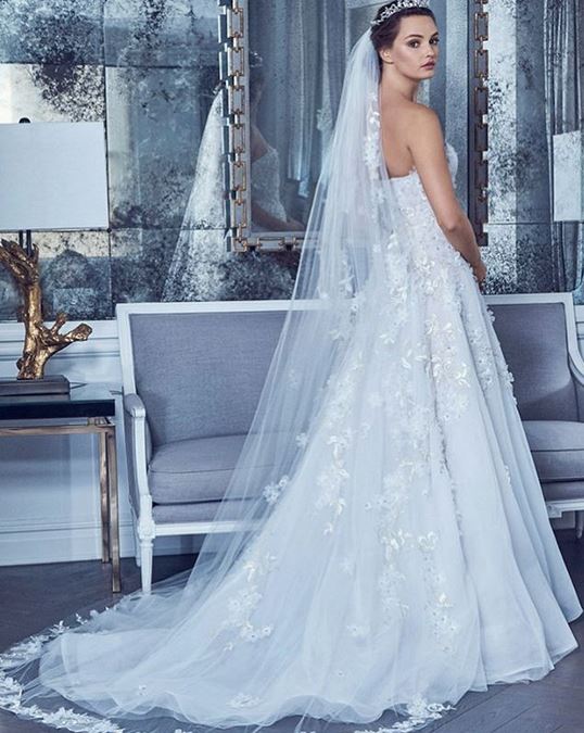 abito da sposa con ricami floreali Romona Keveza Fall 2019