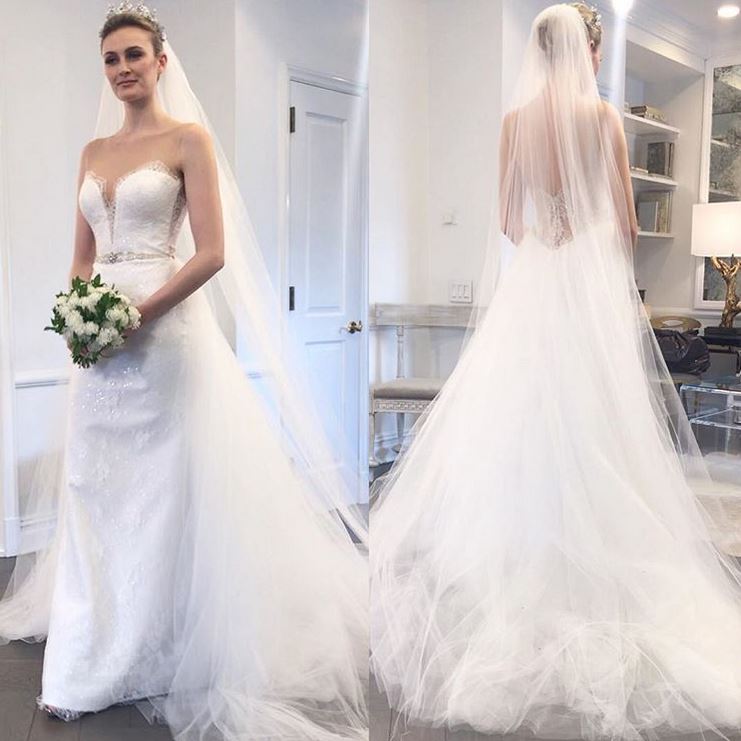 abito da sposa in pizzo Romona Keveza Fall 2019