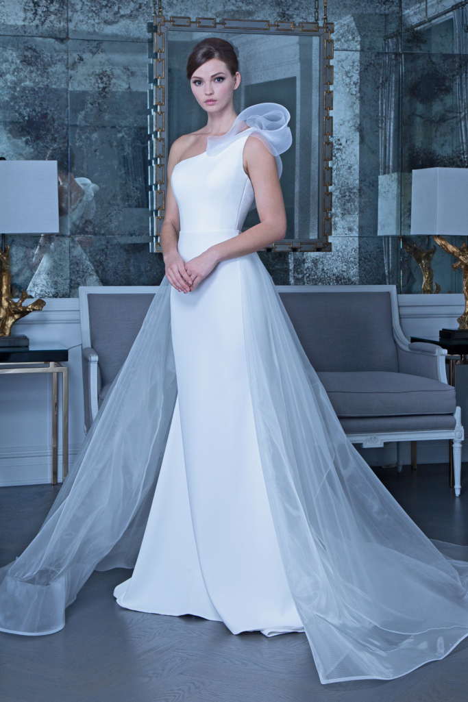 abito da sposa monospalla Romona Keveza Fall 2019