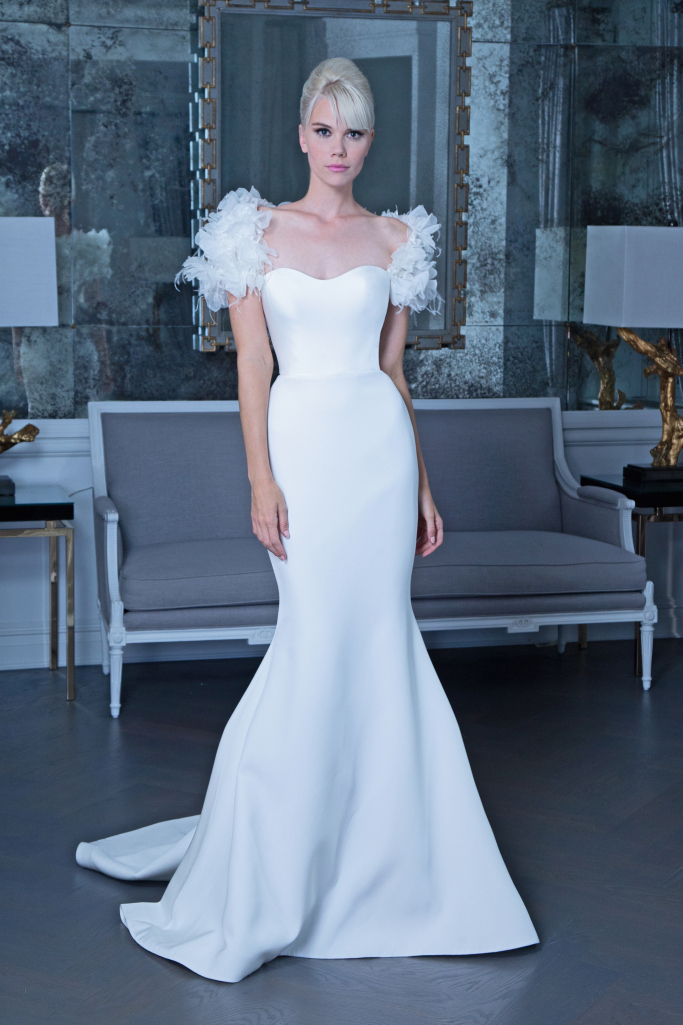 abito da sposa con bolero Romona Keveza Fall 2019