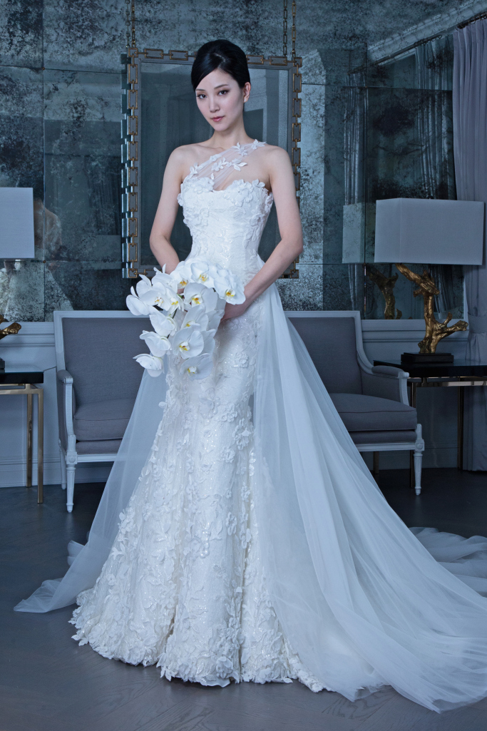 abito da sposa con ricami floreali Romona Keveza Fall 2019