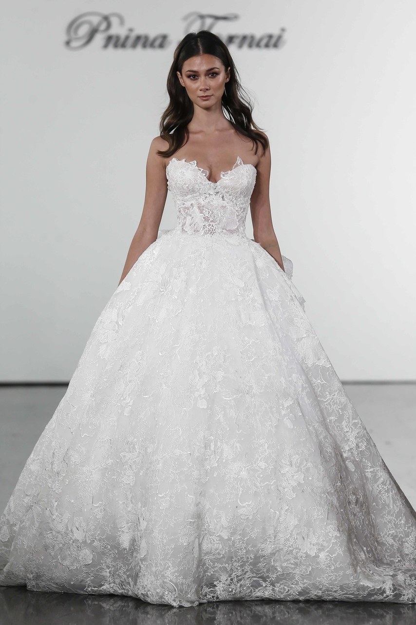 abito da sposa pnina-tornai-in pizzo prezzo 10.800 dollari 