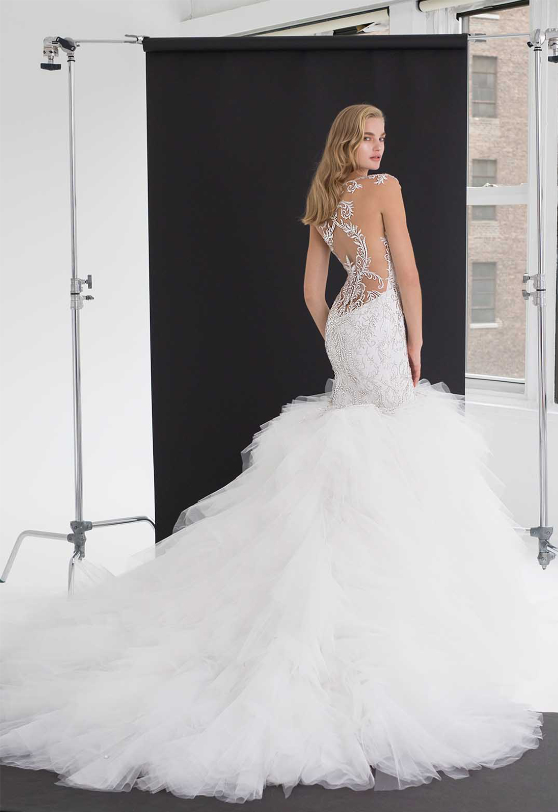 abito da sposa pnina-tornai-tulle e cristalli prezzo 19.900 dollari 