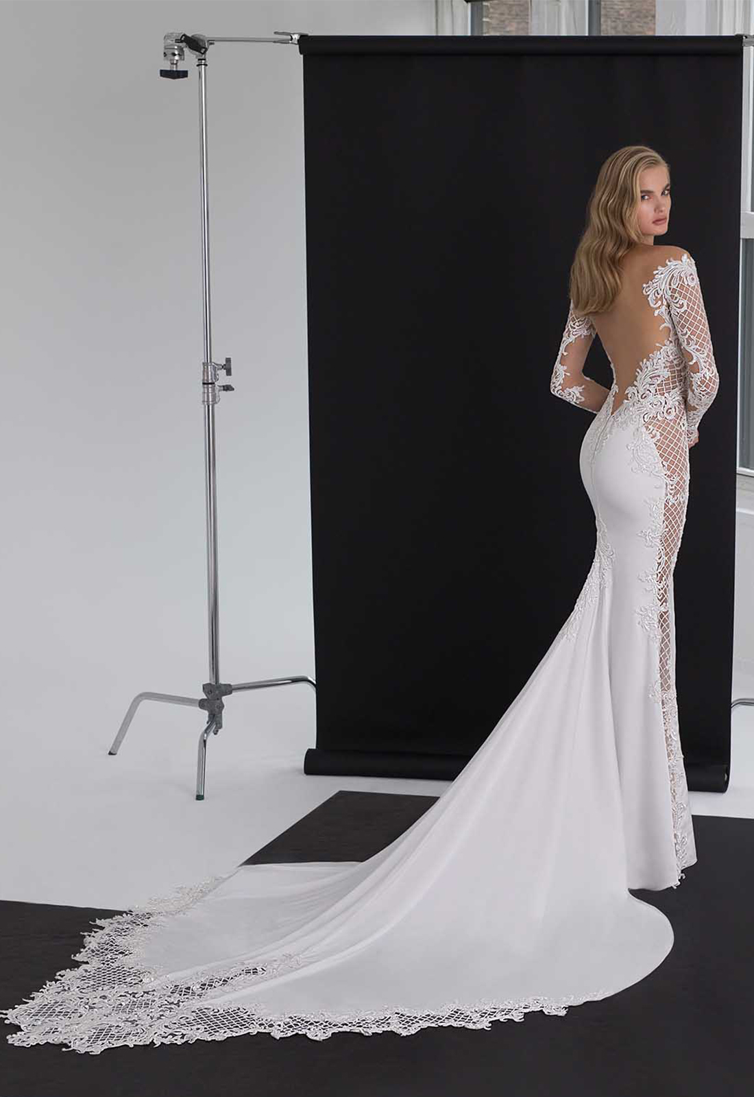 abito da sposa pnina-tornai satin ricamato prezzo 11.200 dollari 