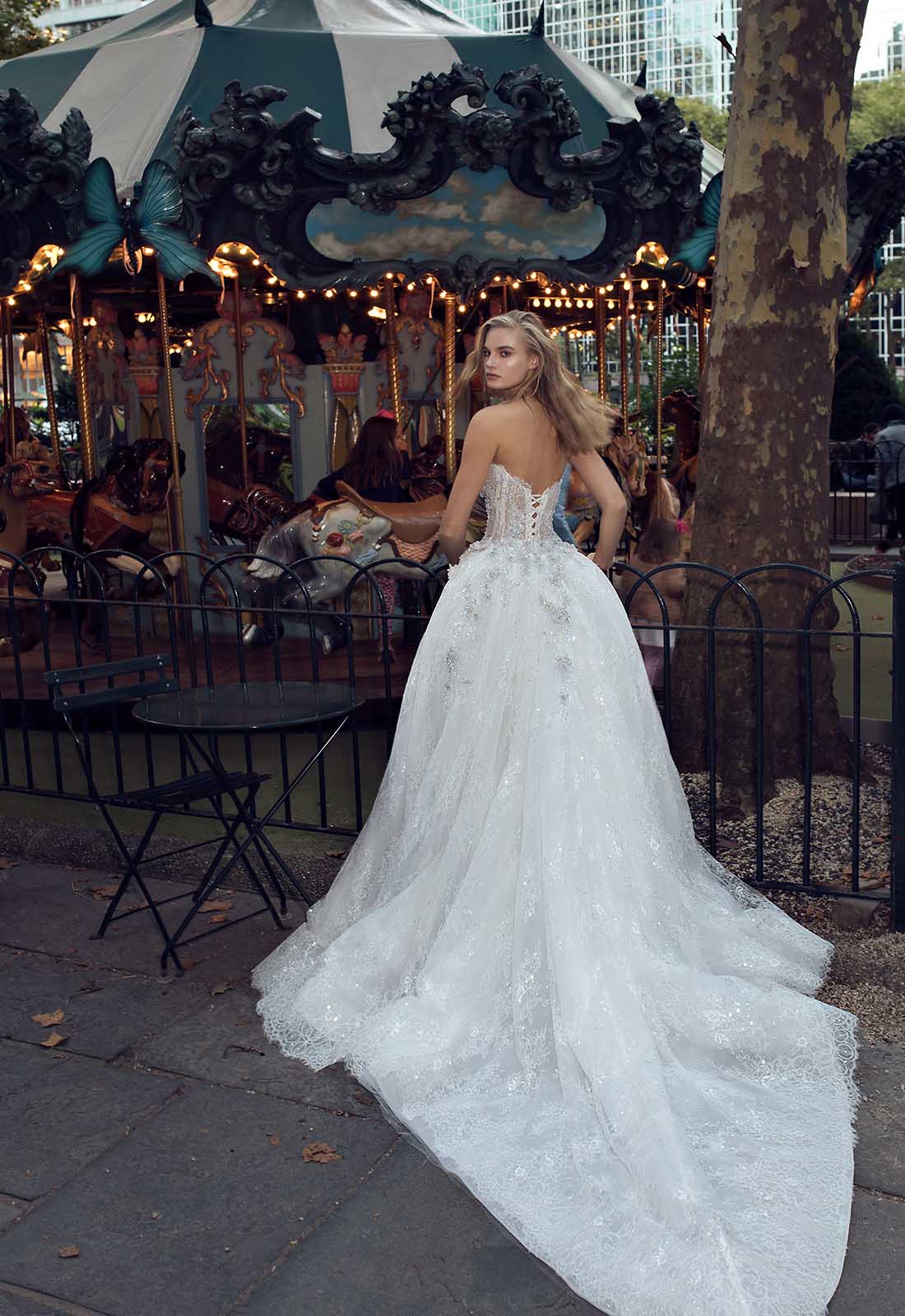 abito da sposa Pnina Tornai prezzo 10.200 dollari con gonna al prezzo di 5.100 dollari