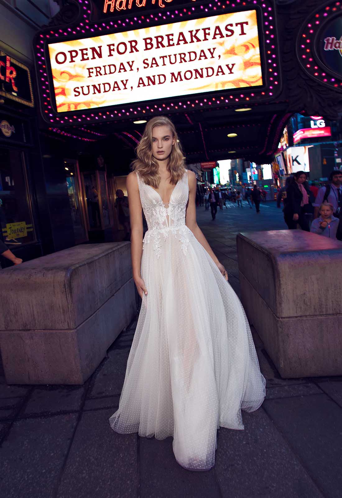 abito da sposa Pnina Tornai Dream Collection  velato e rciamato