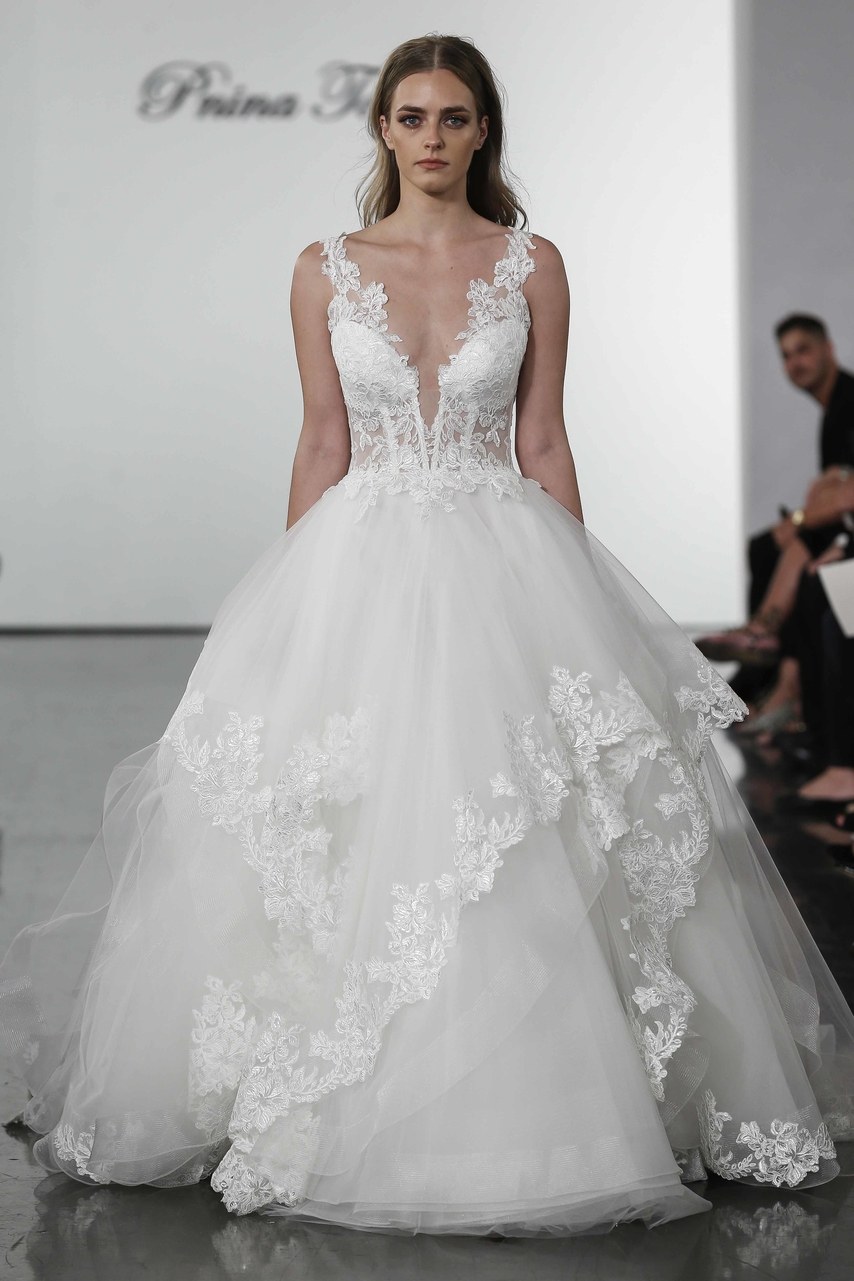 abito da sposa pnina-tornai tulle e pizzo prezzo 10.700 dollari 
