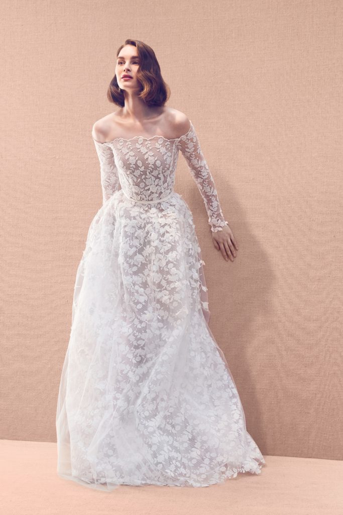 abito da sposa Oscar de la Renta Spring 2020 velato con ricami floreali