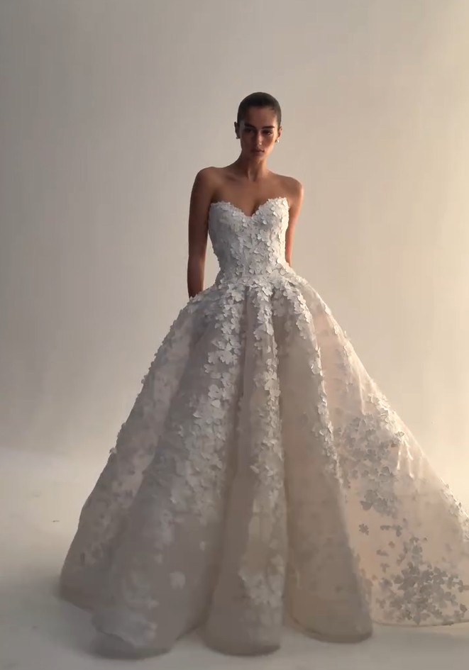 Monique Lhuillier sposa Spring 2026 - Clover